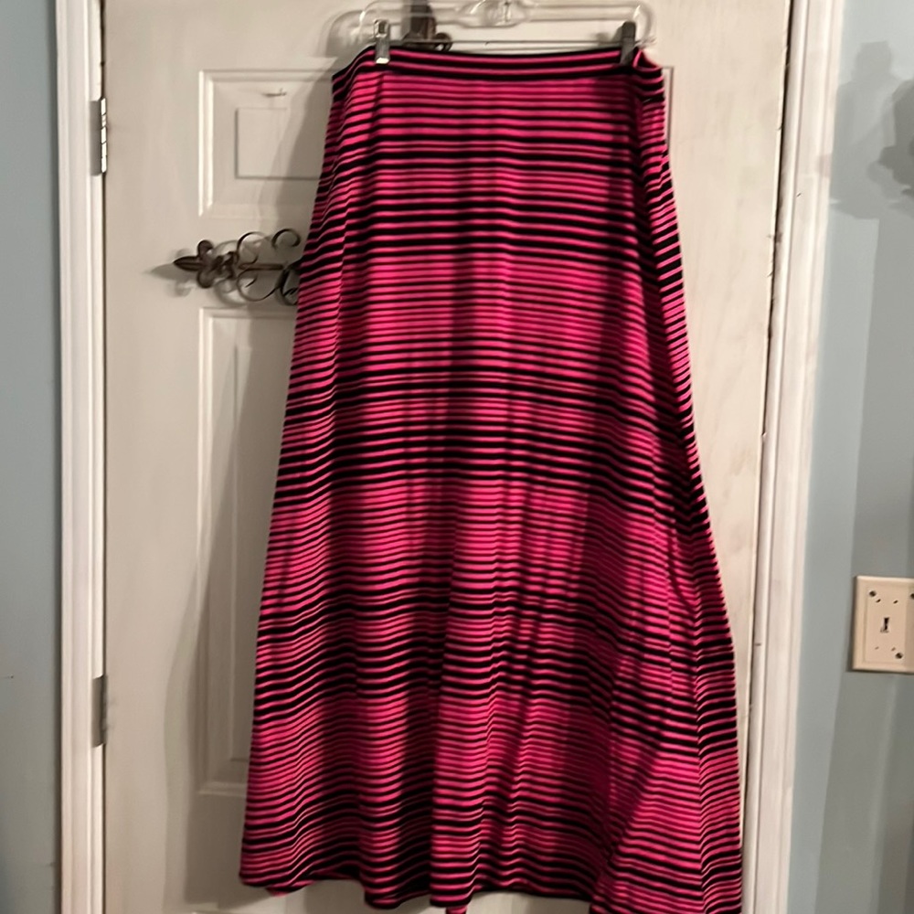 Casual long Mix and Company, 3x, hot pink, and black maxi skirt